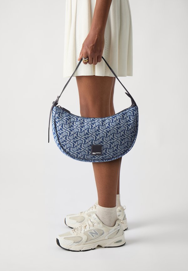 BOX LOGO SOFT HALFMOON - Handbag