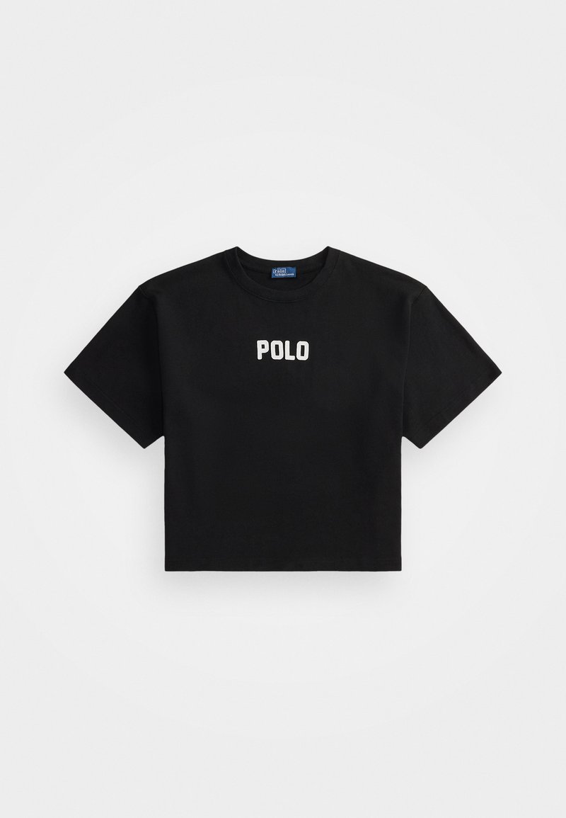 Mustayhattu musta t-paita, joka on valmistettu puuvillasta. Siinä on lyhyet hihat ja etupuolella keskellä valkoinen "POLO"-logo. Sileä pinta.
