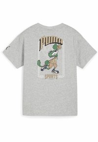 T-shirt in cotone grigio con maniche corte, che presenta un personaggio dei cartoni animati verde che schiaccia un canestro e il testo "PUMA" in nero e oro.