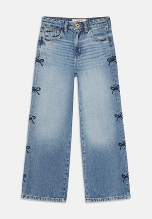 Helle Jeans aus Denim mit weitem Bein, die an den Seiten dunkelblaue Schleifenakzente und normale Taschen aufweisen.