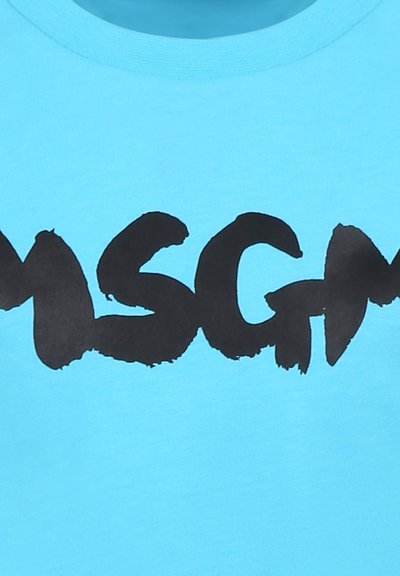 T-shirt di cotone azzurro chiaro con una grande scritta in font a pennellate nere con le lettere "MSGM." Il tessuto ha una texture liscia.
