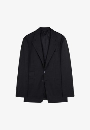 Blazer negro de un solo botón con solapas de muesca, dos botones frontales, bolsillos de solapa y puños abotonados, mostrado sobre un fondo blanco.
