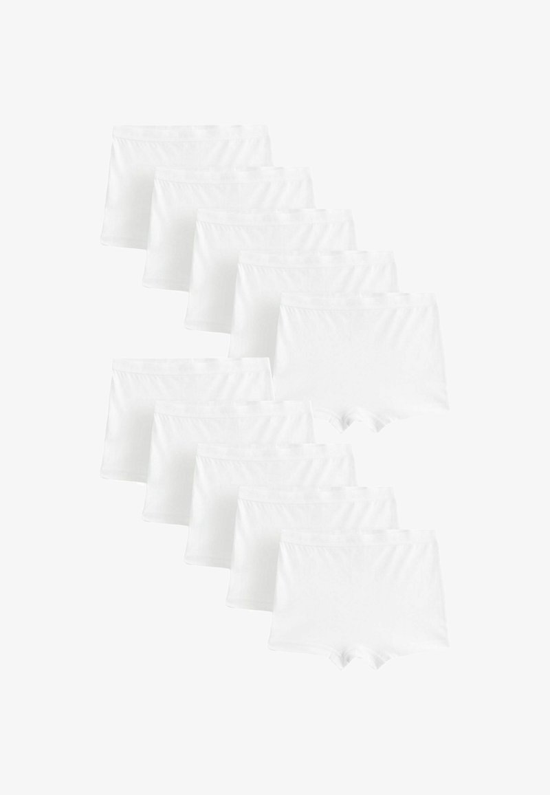 Dix paires de boxers blancs unis disposées en deux rangées diagonales sur un fond blanc.