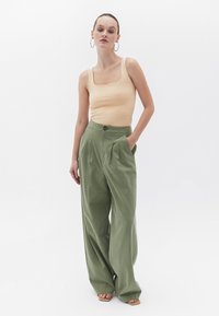 OXXO STRETCH SINGLET - Top - semolina