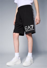 EA7 Emporio Armani - KIDS BERMUDA STYLE UNISEX - Shorts - black Thumbnail-Bild 1