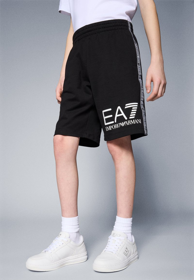 EA7 Emporio Armani - KIDS BERMUDA STYLE UNISEX - Shorts - black, Vergrößern