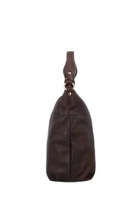Borsa a mano in pelle marrone scuro vista laterale con una singola tracolla fissata da un anello metallico e rivetti su sfondo bianco.