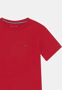 Tommy Hilfiger TEE UNISEX 2 PACK - T-shirt básica - primary red/twilight indigo