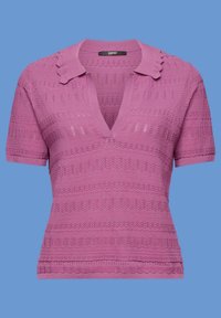 Blouse en tricot lavande à manches courtes avec col en V, col festonné et motifs en zigzag et ondulés texturés sur toute la surface.