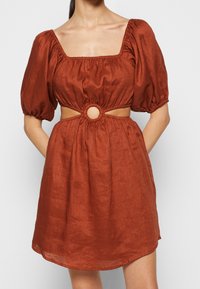 Faithfull the brand Denní šaty - orange