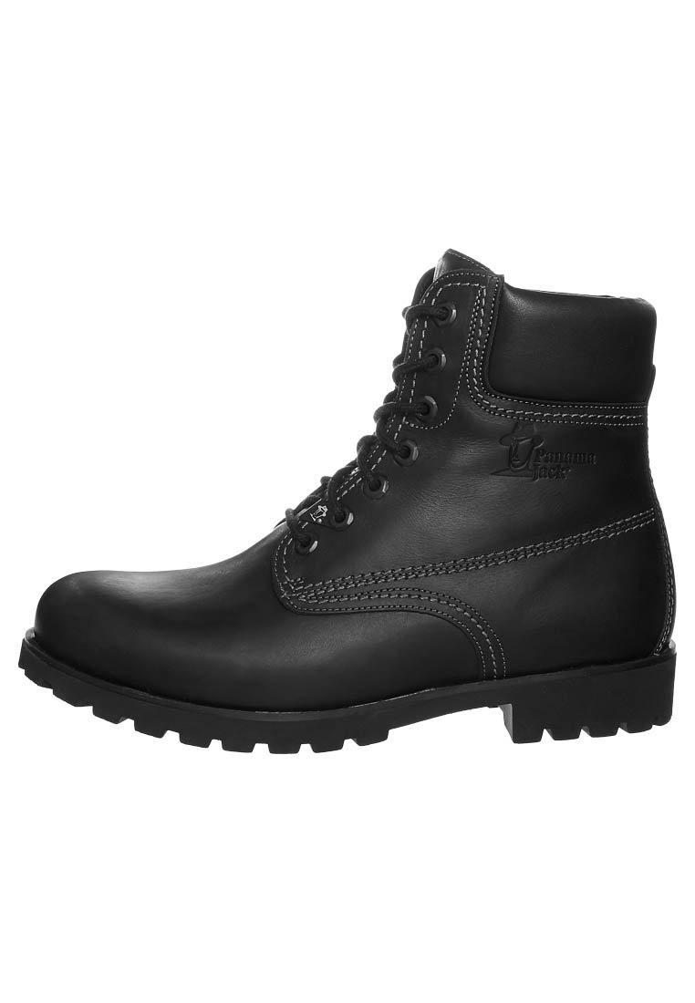 Botas de tobillo de cuero negro con cordones en la parte delantera, cuello acolchado, suela texturizada y costuras blancas en contraste a lo largo de los lados.