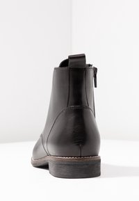 Pier One Tronchetti - black