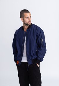 Unausgewählt, navy