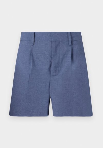 Modré strihané šortky s pútkami na opasok, prednými záhybmi a skrytým predným zapínaním, umiestnené na bielom pozadí.