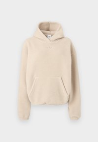 Béžová fleece mikina s predným vreckom, kapucňou so šnúrkou a malým embosovaným logom na hrudi. Mäkkučký materiál a voľný strih.