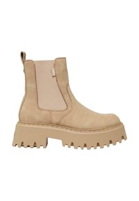 Botines beige con paneles laterales elásticos, material de ante texturizado, suela de tracción gruesa y tirador en la parte posterior.