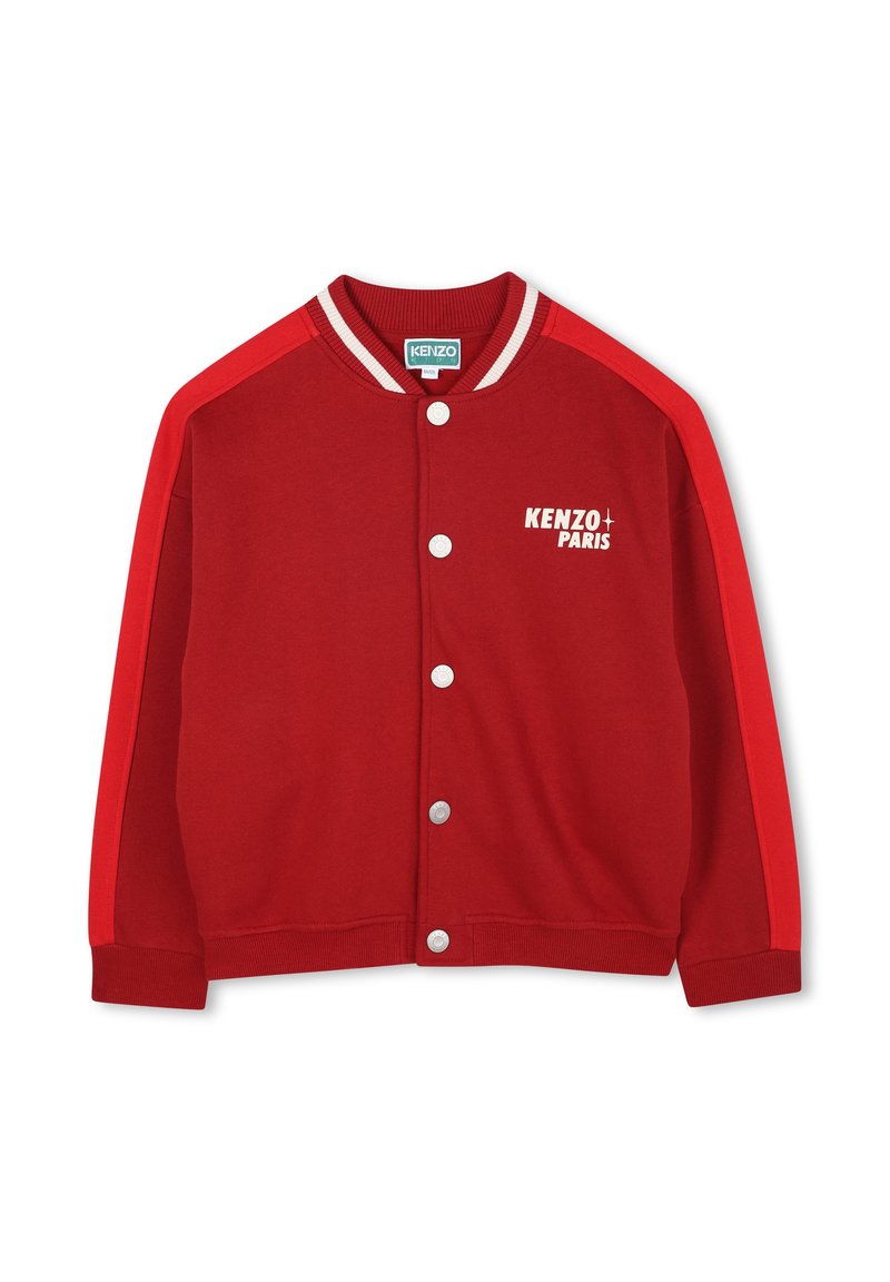 Veste de baseball en coton rouge avec des accents blancs, col côtelé, boutons et logo "KENZO PARIS" sur le devant. Texture lisse, coupe décontractée.