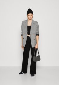 VILA VIDAFNY LOOSE - Blazer - black/houndstooth/white