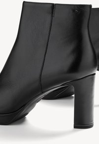 Tamaris Tronchetti - black leather