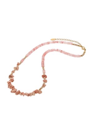 Halskæde med lyserøde runde perler, der skiftevis er sat sammen med uregelmæssigt formede beige og lyserøde stenperler, afsluttet med en guldkæde lås.