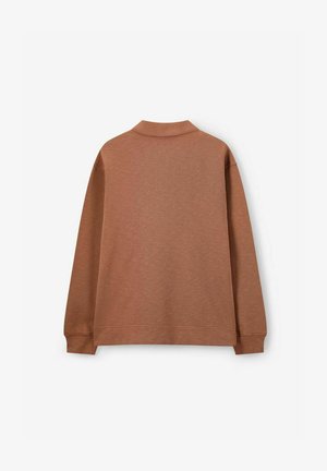 Bruine pullover trui met een gestructureerd oppervlak, lange mouwen en een zachte kraag. Heeft een ontspannen pasvorm en ribgebreide manchetten en onderrand.