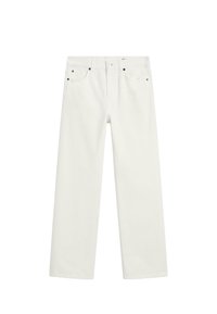 Vita denimjeans med rak benstil, fram- och bakfickor samt kontrasterande svarta metalldetaljer.