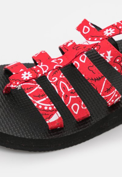 ARIZONA LOVE TREKKY FLAT SPARTIATE - Sandálias - red