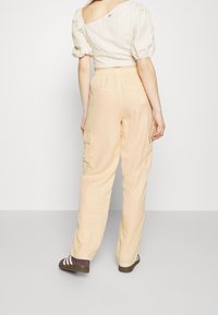 Pepe Jeans Cargobyxor - beige