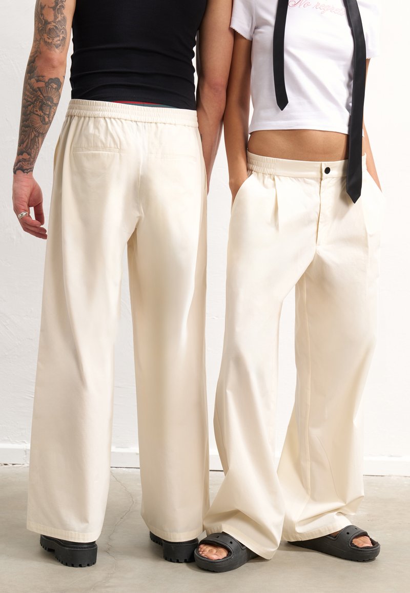 YOURTURN UNISEX - Nadrágok - off-white