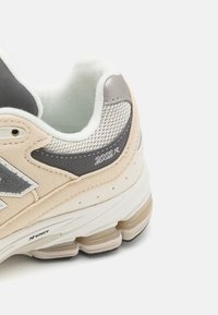 New Balance 2002 - Sneakers basse - beige/grey