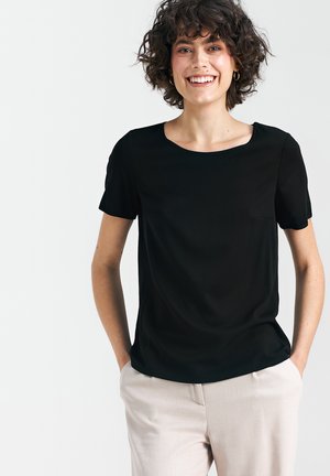- T-shirt basic
