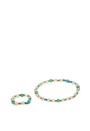 Zwei Perlenarmbänder, eines kleiner als das andere, mit abwechselnd grünen, pinken, türkisfarbenen und goldenen runden Perlen auf weißem Hintergrund.