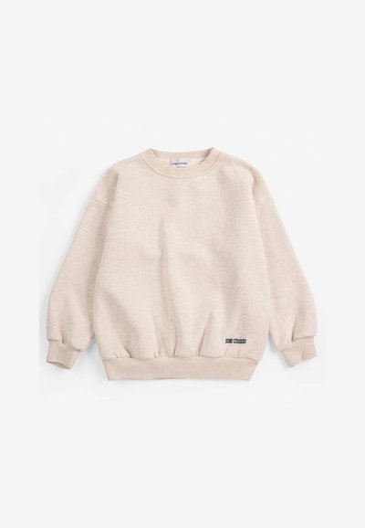 Sweat beige à manches longues avec col rond, poignets et ourlet côtelés, petit logo texte noir en bas à droite sur le devant.