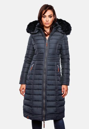 Padded coat in dark navy with a faux fur hood. Features a front zipper, side pockets, and vertical quilted texture. Long sleeves and knee-length design.