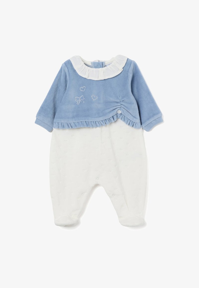 Top en velours bleu avec un col à volants blanc, orné de cœurs brodés et d'un détail de bouton. Pantalons en polaire blanche avec des points texturés.