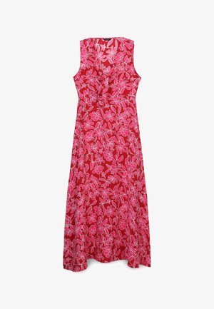 Robe maxi florale rouge avec un décolleté en V, sans manches, et un lien à la taille. Présente des motifs de fleurs roses sur un tissu doux.