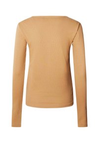 Langsleeve top in lichtbruine ribstof, met een vierkante halslijn en een aansluitende silhouet. Geen zichtbare logo's of patronen.