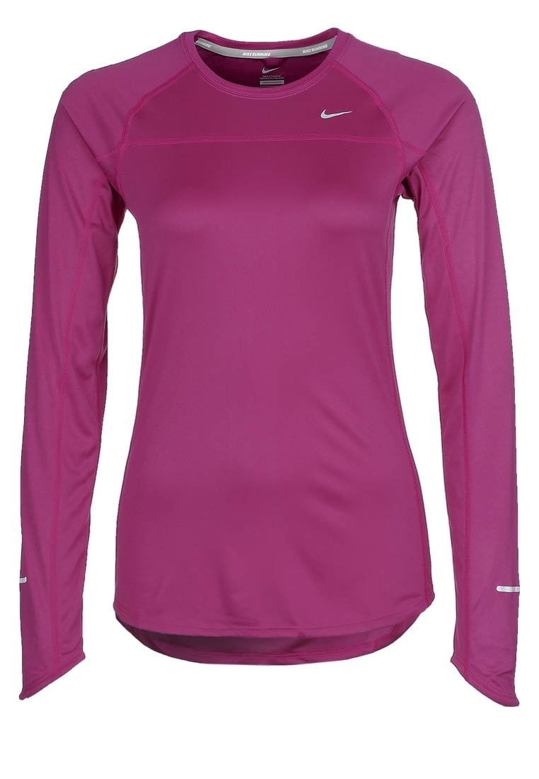 T-shirt de sport à manches longues de couleur rose vif, en tissu léger. Il présente un col rond, une coupe ajustée et des accents réfléchissants sur les manches.