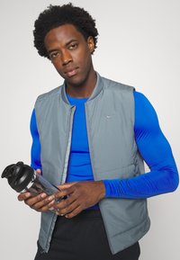 Nike Performance UNLIMITED - Weste - smoke grey