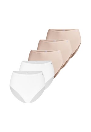 Fünf Paare High-Waist-Slips, drei beige und zwei weiß, in einem versetzten Stapel auf weißem Hintergrund angeordnet.