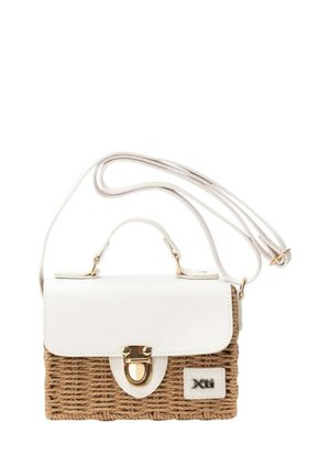 Piccola borsa intrecciata con patta in pelle bianca, chiusura dorata, manico corto e tracolla lunga regolabile, con logo Xti.