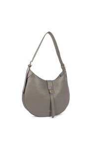 Borsa hobo in pelle grigia con forma curva, tracolla regolabile e dettagli in metallo dorato. Texture liscia, design minimalista.