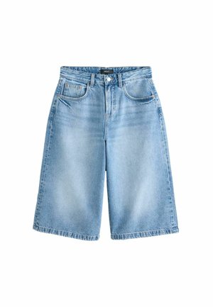 Hellblaue Denim-Shorts mit hoher Taille, weitem Beinschnitt und fransigem Saum. Mit klassischen Fronttaschen und einem Knopfverschluss.