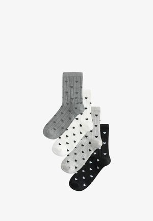 Patru perechi de șosete cu dungi, în culorile gri, alb, gri deschis și negru, fiecare având modele mici de inimi în culori contrastante.