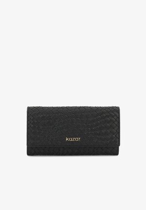 Sort vævet læderpung med gyldt "kazar" logo centreret på frontklappen, rektangulær form og fold-over lukning.