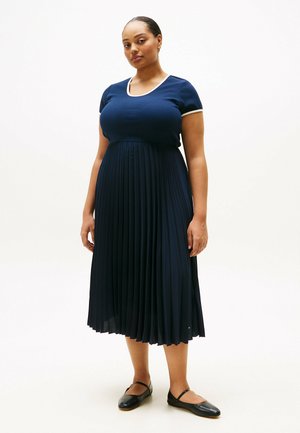 CURVE PLEATED FIT AND FLARE - Hverdagskjole - dark blue