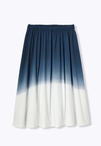 Jupe dégradé bleue et blanche avec taille élastique, tissu doux, design évasé et texture lisse avec des plis froncés.