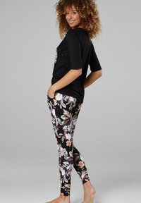 Chelsea Clark Pyjama set - black multi coloured