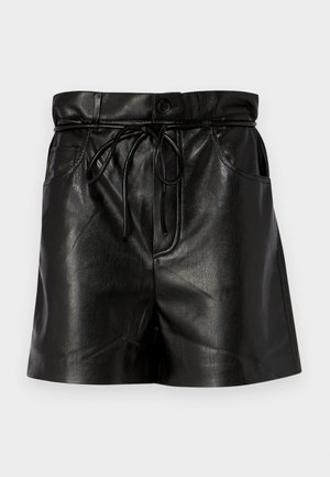 Sorte skinnshorts med høy midje, snøring og sidelommer. Glanset overflate med synlige sømdetaljer.