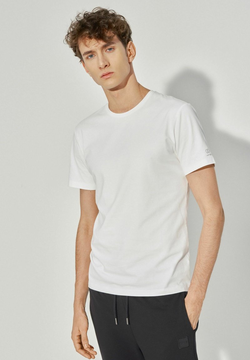 OCHNIK T-shirt basic wit